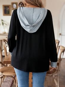 Calvaya 大尺碼對比色帶扣連帽t恤 - 黑色 - 查看 2