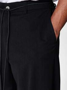 SUMWON Quần dài kẻ sọc rút dây vừa vặn - màu đen - Xem 5