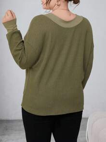 SHEIN Essnce 女士加大號窩花寬鬆t恤 - 軍綠色 - 查看 2