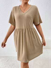 SHEIN Essnce 女士plus Size V領短袖春夏假日連衣裙 - 卡其色 - 查看 3
