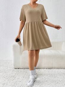 SHEIN Essnce 女士plus Size V領短袖春夏假日連衣裙 - 卡其色 - 查看 6