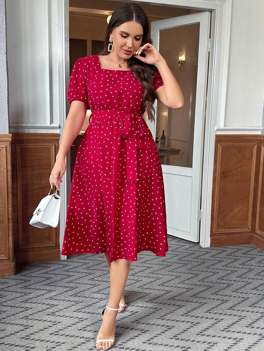 SHEIN Clasi Vestido Ajustado A La Cintura Y Escote Cuadrado Con Estampado De Corazones De Talla Grande Para Mujer - Rojo - Ver 1
