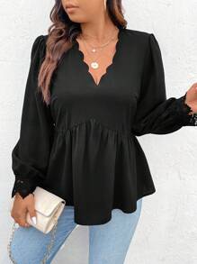 SHEIN Frenchy قميص بحجم زائد بشرائح صدف صلبة و تزيين دمية بلون واحد - الأسود - مشاهدة 3