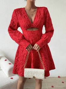 Chiquease 長袖正面鏤空隨機提花連身裙 - 紅色 - 查看 5