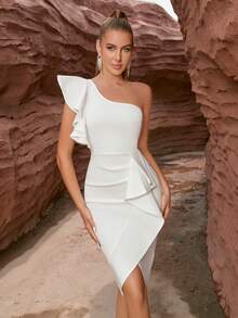 Abito Attillato Con Corpino A Pieghe Arricciate Su Una Spalla, Fessura E Cerniera Posteriore Per Festa