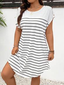 SHEIN Frenchy Váy tay cánh dơi kẻ sọc chữ A cài nút cỡ lớn dành cho nữ - Đen và trắng - Xem 3