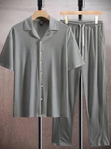 Manfinity RSRT 寬鬆男士短袖襯衫和褲子套裝,採用紋理面料製成 - 灰色 - 查看 3