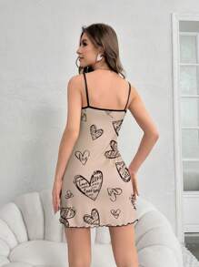 Camisón de pijama con gráfico de corazón y eslogan, con volantes en el borde