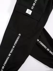 SHEIN Calças Folgadas De Tecido Casual Resort Para Meninos Adolescentes Com Patch De Letras E Bolsos De Patch Tridimensionais.