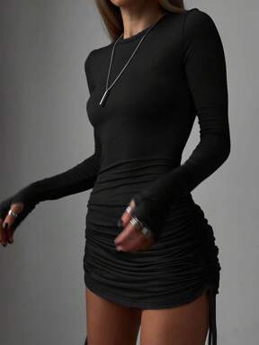 Seksowna, obcisła sukienka mini z marszczeniami i długim rękawem, ze ściągaczem, idealna na elegancką randkę, czarne sukienki dla kobiet