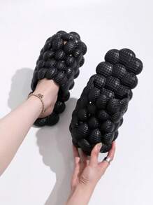 女士轻质 EVA 木屐拖鞋 - 柔软、防滑、包头、纯色、四季皆宜的室内外拖鞋，配有 EVA 鞋垫和鞋面材料，适合休闲穿着 - 黑色 - 查看 2