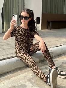 SHEIN Leap Crew 少女運動街頭時尚針織豹紋短袖圓領t恤和褲子套裝 - 彩色 - 查看 4