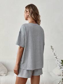 SHEIN 孕婦字母刺繡下垂肩t恤和可調腰圍短褲套裝