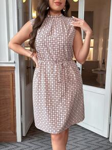 SHEIN Clasi 大尺碼女款全印花腰部連身裙 - 杏色 - 查看 5