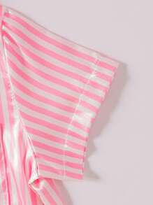 SHEIN Young Girl Comfortable Pink Striped Short Sleeve Shirt And Pants Set For Leisure