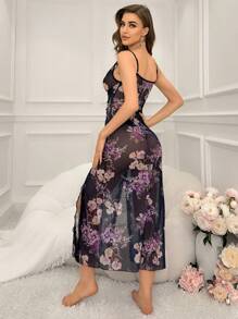 Conjunto de pijama con bata de malla con estampado de flores y vestido camisero con abertura alta