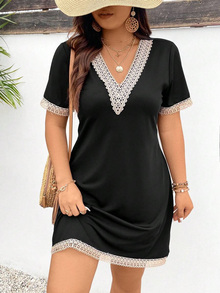 SHEIN Frenchy 大码波西米亚风女式蕾丝拼布 V 领短袖连衣裙，适合夏季