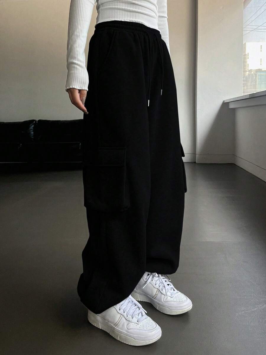 DAZY Pantalones de chándal con cordón en la cintura y bolsillos para mujer - Negro - Ver 1