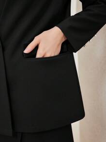 Modelyn 連身裙底部包裝款式的背心裙和單排釦夾克套裝 - 黑色 - 查看 5