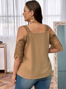 SHEIN Clasi 大尺碼蕾絲拼接露肩上衣 - 卡其色 - 查看 2