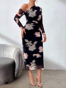 RueChic 女士們的水洗花卉印花不對稱領身形連身裙