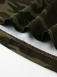 Manfinity LEGND Men's Letter Printed Camouflage Tank Top , Sleeveless Graphic Colorful Tank Top , Army Green Vacation Dad And Me