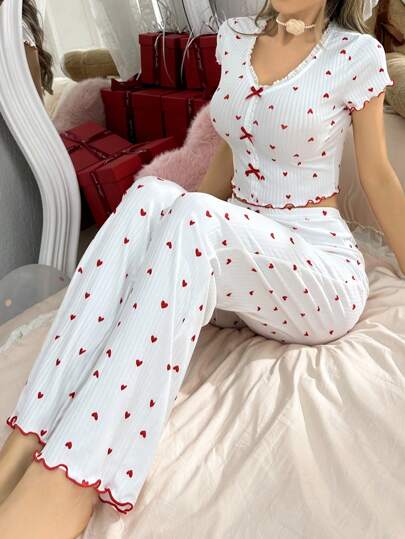 Conjunto de pijama de pantalón y blusa de manga corta con estampado de corazones para dama, color blanco, ideal para temporada festiva