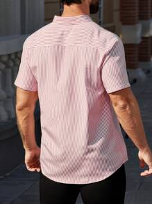 Manfinity Homme Camisa De Manga Corta A Rayas Para Hombre - Rosa - Ver 2