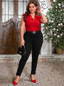 SHEIN Clasi 大尺碼女情人節 V 領蕾絲拼布黑紅色 T 卹 - 紅色 - 查看 5