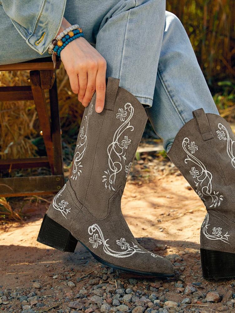 Fashionable  Western-Style Embroidered Women's Boots, Cowboy Boots For Women