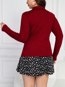 SHEIN Frenchy Conjunto De Falda Estampada Y Camiseta De Manga Larga Con Cuello Alto Para Mujer De Talla Grande - Burdeos - Ver 2