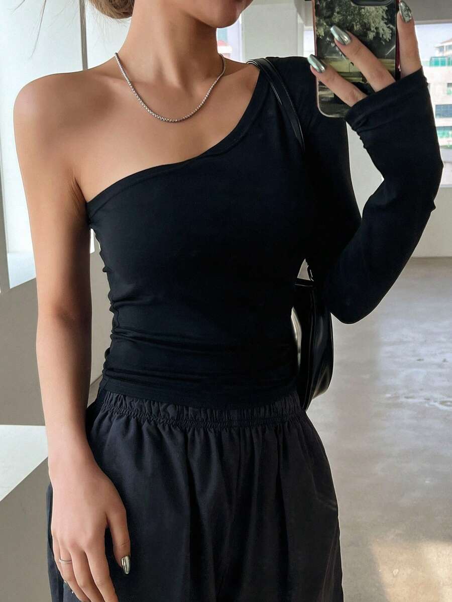 DAZY Camiseta De Manga Larga De Un Solo Hombro, Ajustada Y De Color Sólido Para Mujeres - Negro - Ver 1