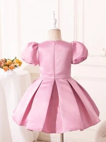SHEIN Robe De Fille Satinée À Manches Courtes Et Bouffantes Avec Un Col Rond Pour La Saison Des Mariages - Vieux Rose - Voir 2