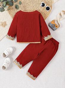 SHEIN 嬰兒男童紫紅色應用圖案長袖上衣和褲子套裝 - 酒紅色 - 查看 2