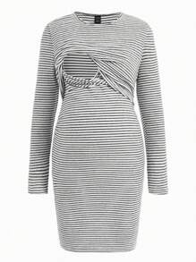 SHEIN Vestido A Rayas Para Lactancia De Manga Larga Para Maternidad - Blanco y Negro - Ver 15