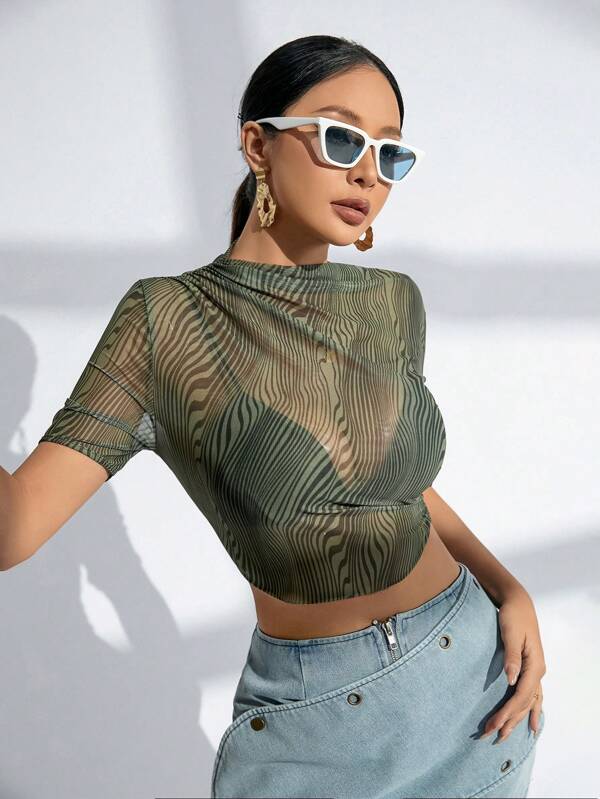 Aveloria Affinna Striped Short Sleeve Cropped T-Shirt