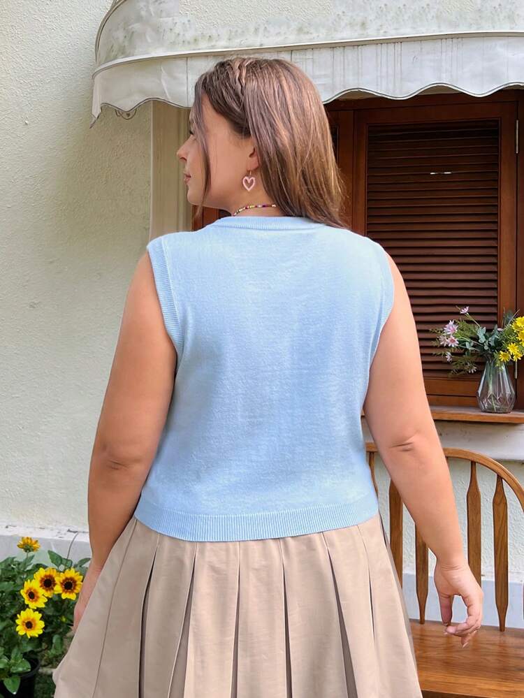 Plus Size Women's Knitted Top With Daisies