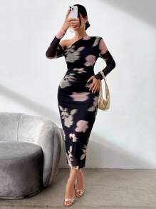 RueChic 女士們的水洗花卉印花不對稱領身形連身裙