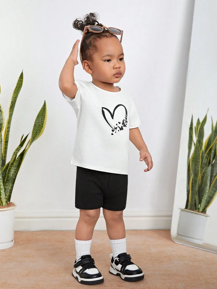 Baby Girl Casual Heart & Butterfly Pattern Short Sleeve T-Shirt With Elastic Waist Shorts Set