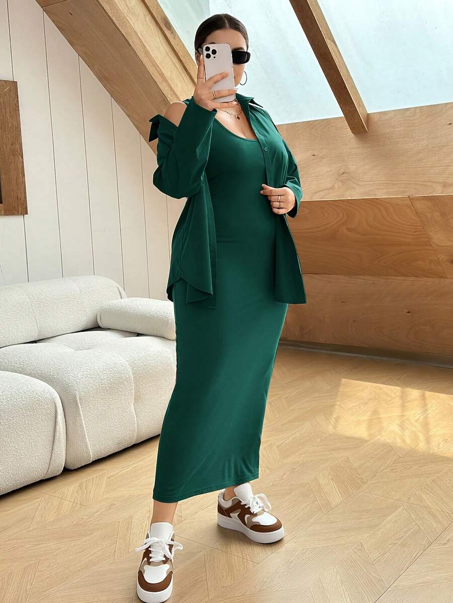 SHEIN Essnce Plus Size Women's Solid Color Sleeveless Dress And Shirt