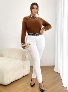 SHEIN Privé 大尺碼女士鑽石細節修身t恤 - 鏽棕色 - 查看 4