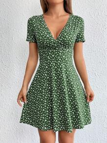 SHEIN EZwear 小花印花v領腰帶連衣裙 - 綠色 - 查看 3