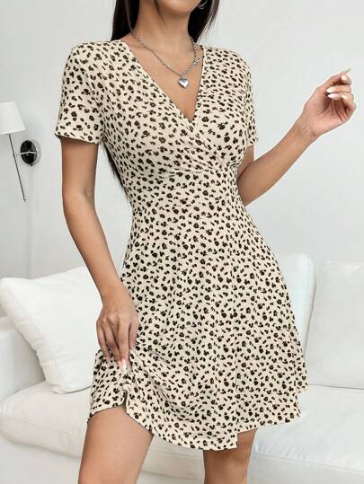 SHEIN EZwear Vestido De Manga Corta Para Mujer Con Estampado Floral
