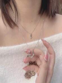 ROMWE Fairycore 2入組情侶花朵吊墜項鏈 - 銀色 - 查看 3