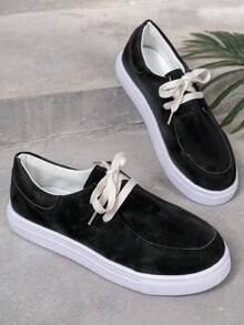 2023 年新款真皮女士休闲平底鞋，轻便一脚蹬设计，大码，带绑带和低鞋面，适合户外穿着 - 黑色 - 查看 5