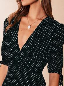 波點荷葉邊深v領連衣裙 - 黑色 - 查看 6
