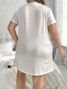 大码女士休闲睡衣连衣裙，印有标语和爱心图案，Moo Moo 睡裙 - 白色 - 查看 2