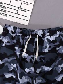 SHEIN 青少年男孩休閒兔子印花t恤和迷彩印花短褲套裝 - 彩色 - 查看 5