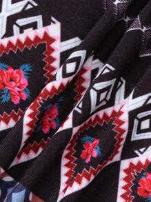 Pantalones acampanados impresos con geometría para bebé niña con una parte superior de punto asimétrica con ondas - Multicolor - Ver 8
