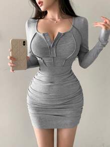 DAZY 女士纯色褶皱修身长袖连衣裙，迷你连衣裙，返校服装，秋季连衣裙连帽衫